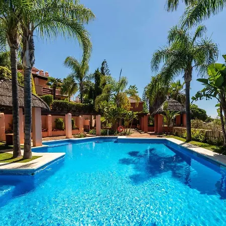 Vacation I El Calvario Villa, Cinema, Pool, Andalusian Garden, Top Location In Old Town 马尔韦利亚