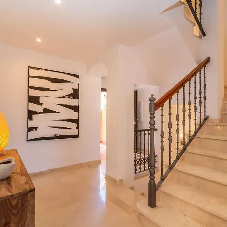 Vacation I El Calvario Villa, Cinema, Pool, Andalusian Garden, Top Location In Old Town Βίλα Μαρμπέλλα