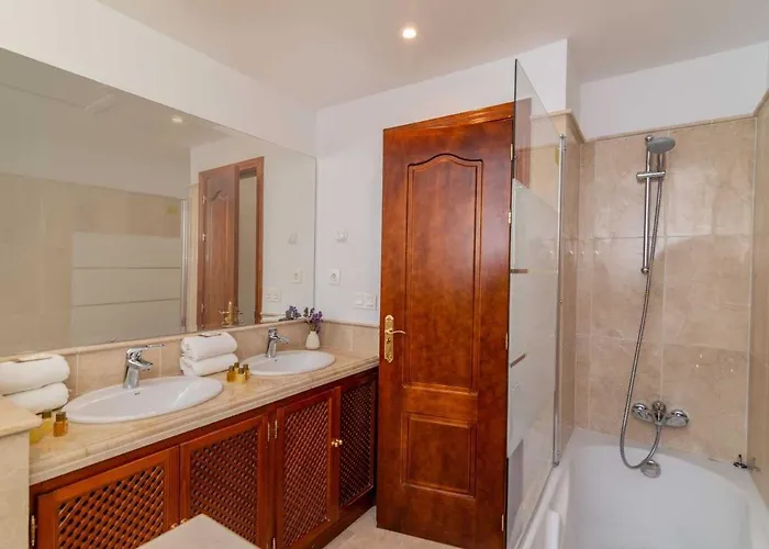 Vacation I El Calvario Villa, Cinema, Pool, Andalusian Garden, Top Location In Old Town Vila *
