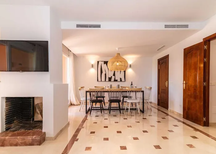 Vacation I El Calvario Villa, Cinema, Pool, Andalusian Garden, Top Location In Old Town Vila Marbella