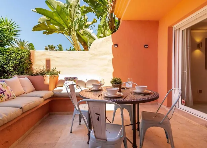 Vacation I El Calvario Villa, Cinema, Pool, Andalusian Garden, Top Location In Old Town Vila Marbella