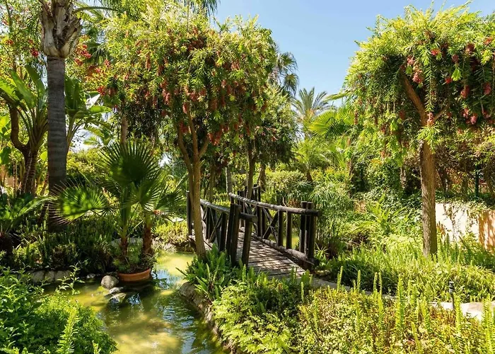 Vacation I El Calvario Villa, Cinema, Pool, Andalusian Garden, Top Location In Old Town Villa *