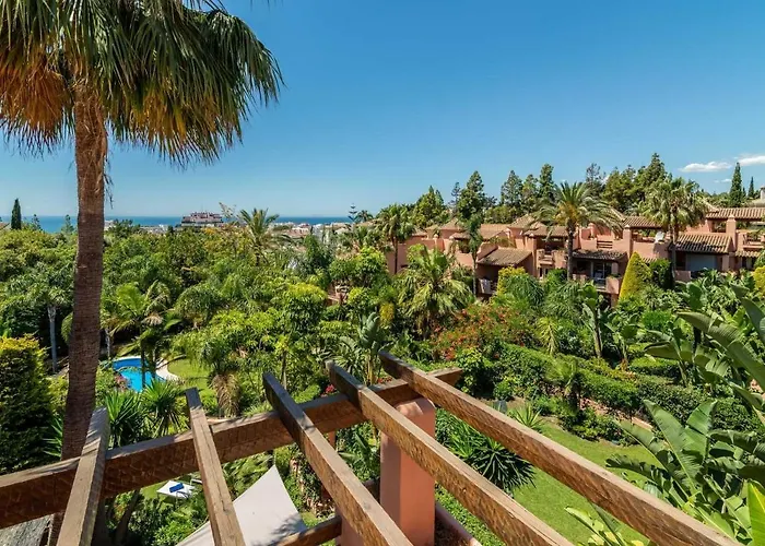 Vacation I El Calvario Villa, Cinema, Pool, Andalusian Garden, Top Location In Old Town Вілла