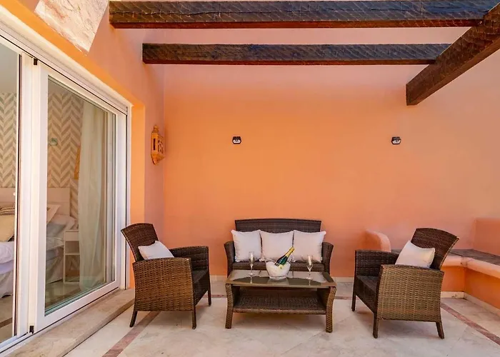 Vacation I El Calvario Villa, Cinema, Pool, Andalusian Garden, Top Location In Old Town Вілла Марбелья