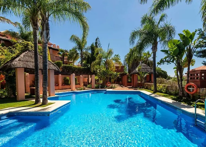 Vacation I El Calvario Villa, Cinema, Pool, Andalusian Garden, Top Location In Old Town Марбелья