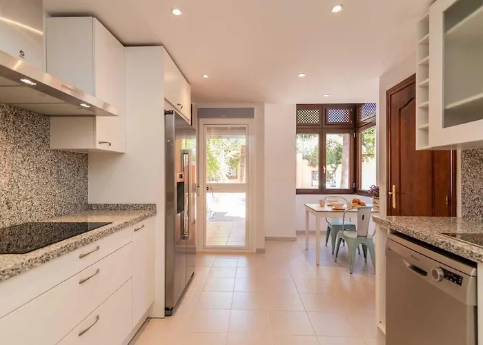 Vacation I El Calvario Villa, Cinema, Pool, Andalusian Garden, Top Location In Old Town Марбелья